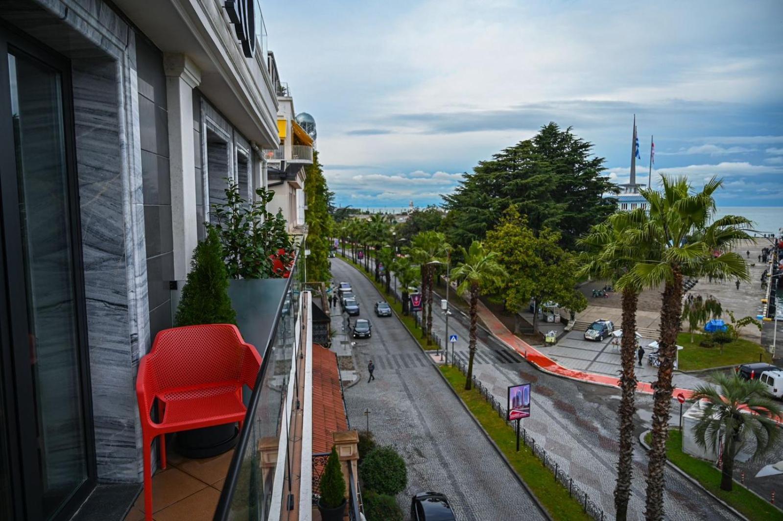 Hotel Retro Batumi Exterior photo