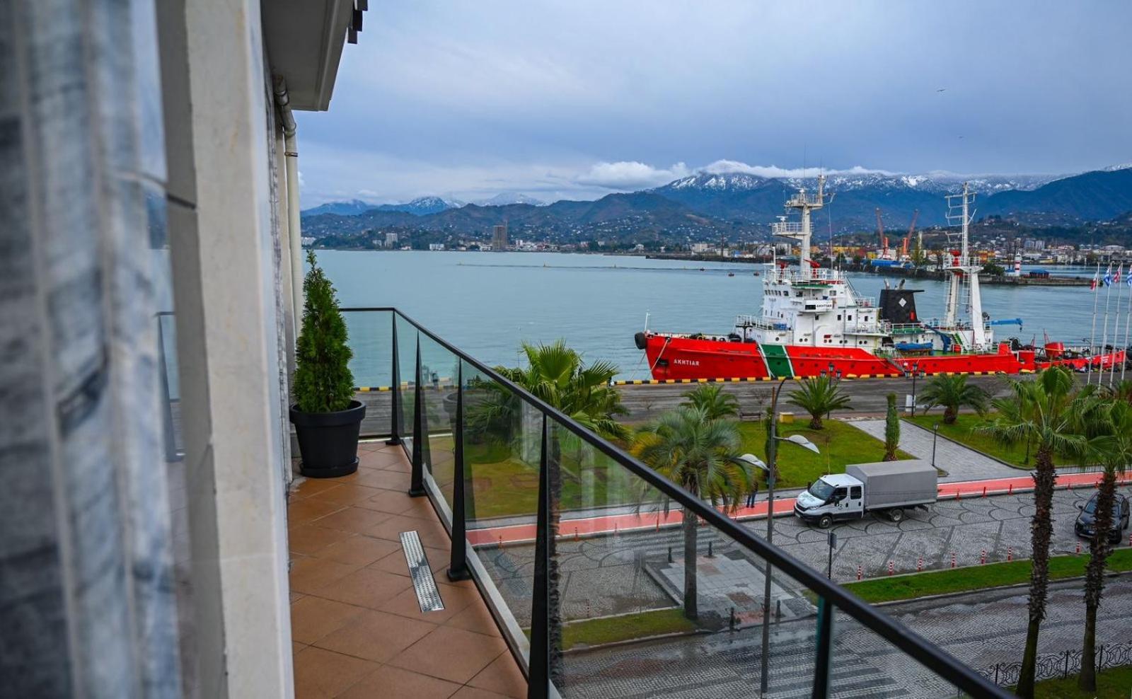 Hotel Retro Batumi Exterior photo